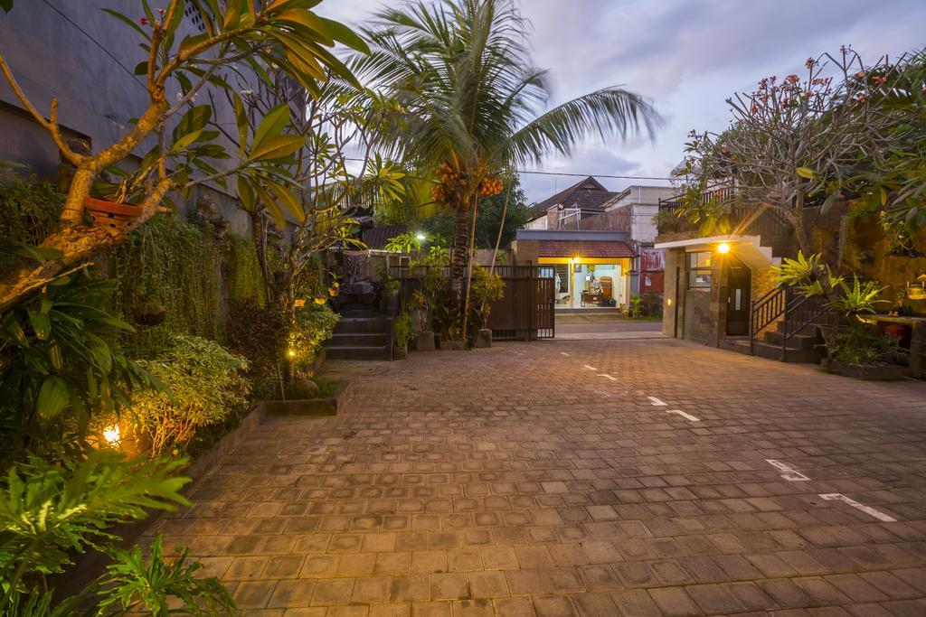 Griya Tunjung Sari Hotel Denpasar  Exterior photo